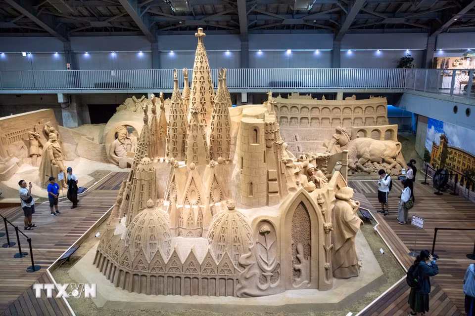 Một phía của Thánh đường Sagrada Familia – tác phẩm trung tâm nhân 100 năm ngày mất của kiến trúc sư Antoni Gaudí.(Ảnh: Xuân Giao/TTXVN)
