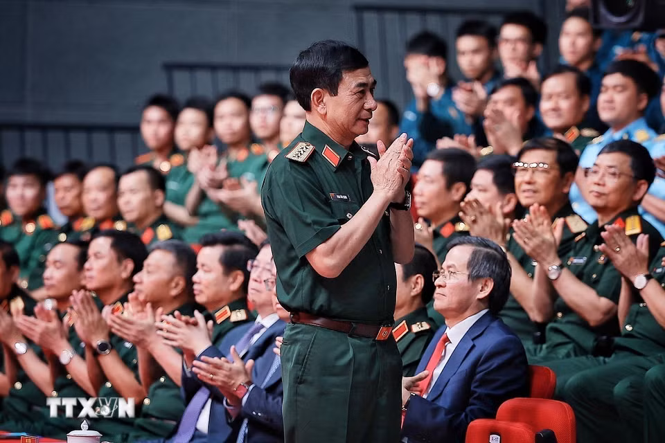 Đại tướng Phan Văn Giang, Uỷ viên Bộ Chính trị, Phó Bí thư Quân uỷ Trung ương, Phó Thủ tướng, Bộ trưởng Bộ Quốc phòng tham dự lễ trao giải. (Ảnh: Phạm Tuấn Anh/TTXVN)