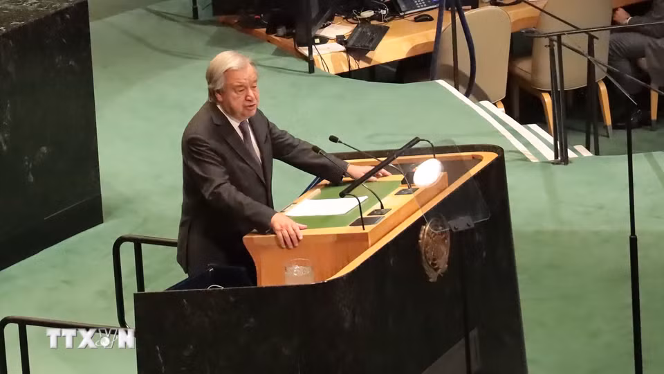 Tổng thư ký Liên hợp quốc António Guterres phát biểu tại phiên khai mạc. (Ảnh: Thanh Tuấn/TTXVN)