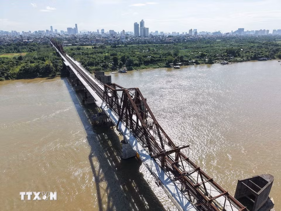 Theo dự kiến, cầu Long Biên sẽ được thông xe ngày 27/5/2026, đáp ứng nhu cầu đi lại của người dân đôi bờ sông Hồng. (Ảnh: Hoàng Hiếu/TTXVN)