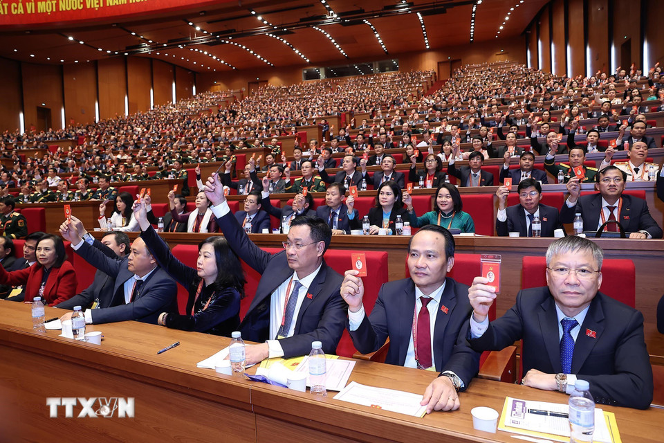 Đại hội biểu quyết thông qua số lượng Ủy viên Ban Chấp hành Trung ương Đảng khóa XIV. (Ảnh: TTXVN)