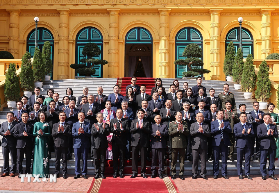 Chủ tịch nước Lương Cường với các đại biểu. (Ảnh: Lâm Khánh/TTXVN)