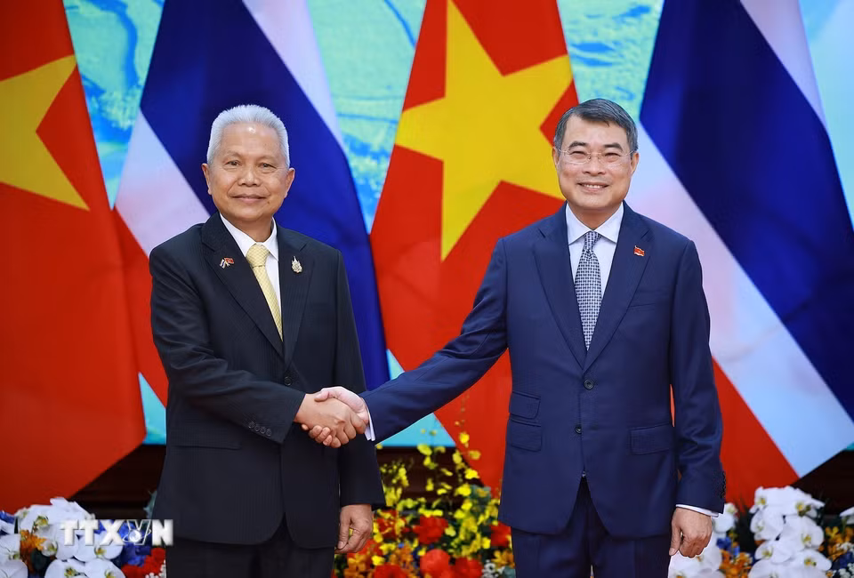 Thủ tướng Lê Minh Hưng hội kiến Chủ tịch Quốc hội kiêm Chủ tịch Hạ viện Thái Lan Sophon Zaram. (Ảnh: Dương Giang/TTXVN)