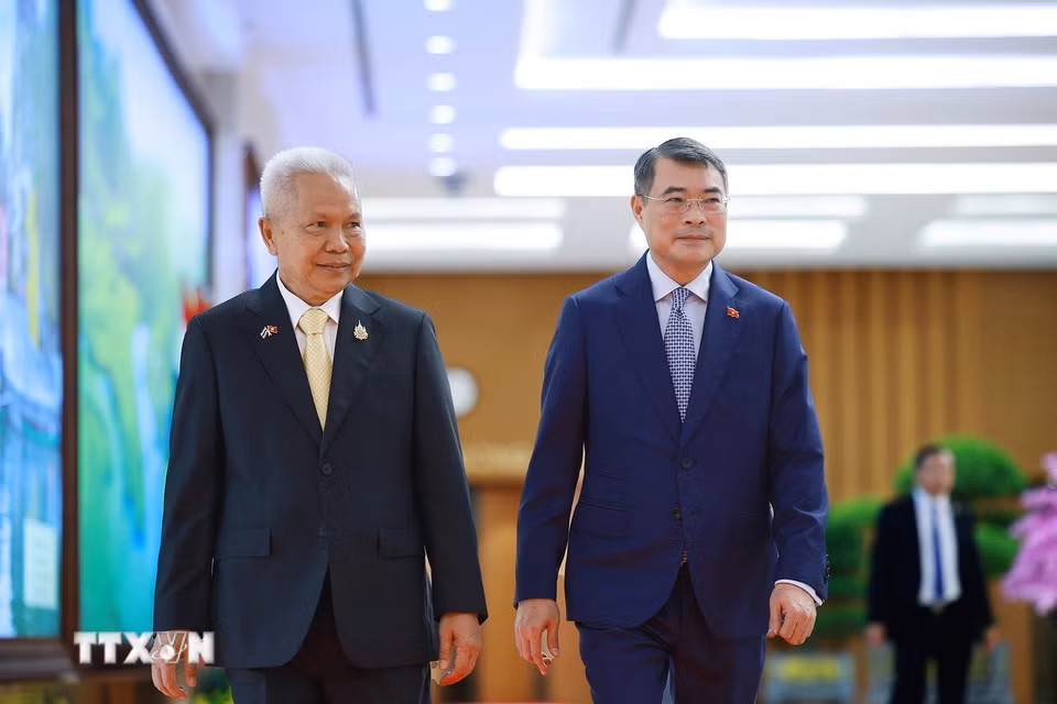Thủ tướng Lê Minh Hưng hội kiến Chủ tịch Quốc hội kiêm Chủ tịch Hạ viện Thái Lan Sophon Zaram. (Ảnh: Dương Giang/TTXVN)