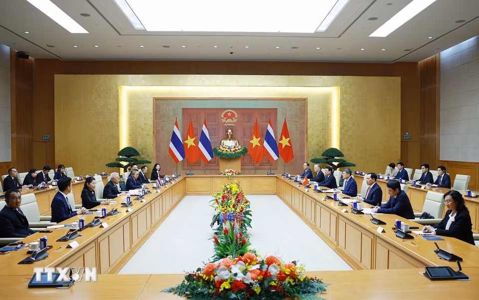 Thủ tướng Lê Minh Hưng hội kiến Chủ tịch Quốc hội kiêm Chủ tịch Hạ viện Thái Lan Sophon Zaram. (Ảnh: Dương Giang/TTXVN)