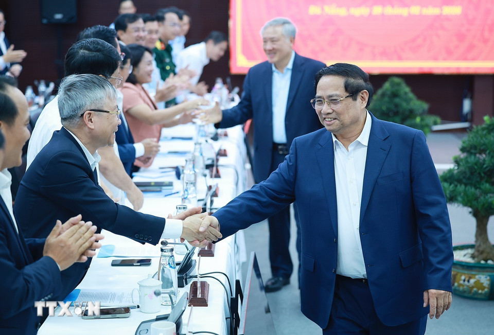 Thủ tướng Phạm Minh Chính làm việc với Ban Thường vụ Thành uỷ Đà Nẵng về tình hình phát triển kinh tế-xã hội. (Ảnh: Dương Giang/TTXVN)