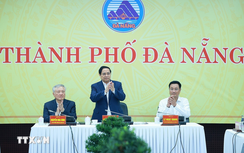 Thủ tướng Phạm Minh Chính làm việc với Ban Thường vụ Thành uỷ Đà Nẵng về tình hình phát triển kinh tế-xã hội. (Ảnh: Dương Giang/TTXVN)