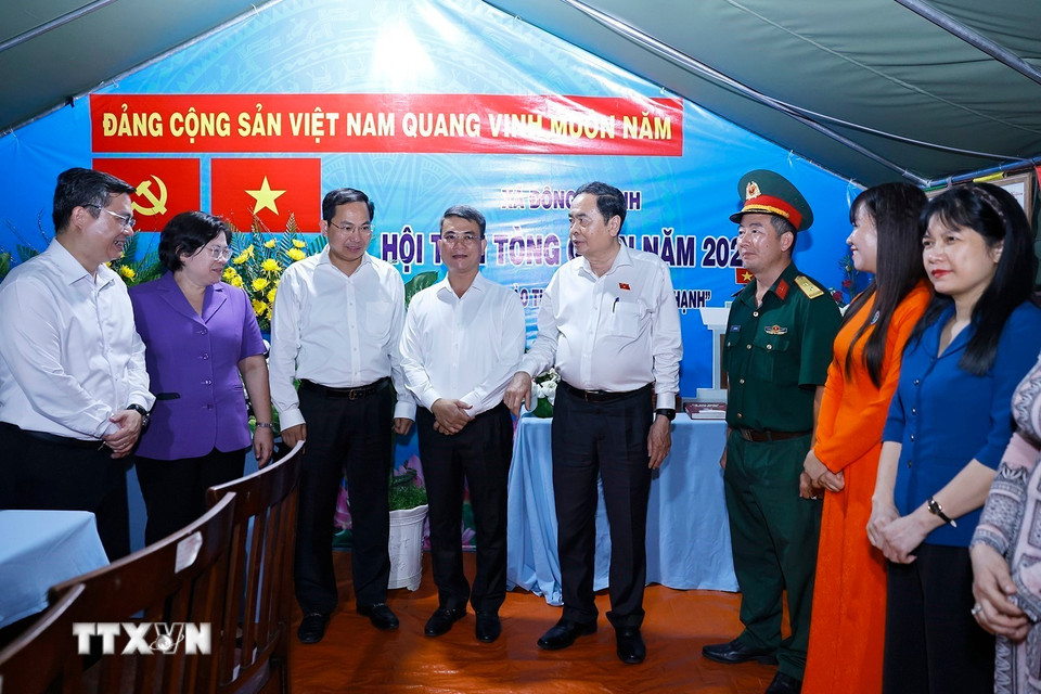 Chủ tịch Quốc hội Trần Thanh Mẫn dự đêm trại tòng quân tại xã Đông Thạnh, Thành phố Hồ Chí Minh. (Ảnh: Doãn Tấn/TTXVN)