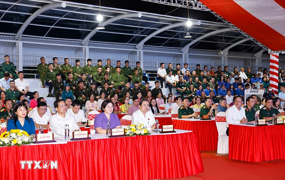 Chủ tịch Quốc hội Trần Thanh Mẫn dự đêm trại tòng quân tại xã Đông Thạnh, Thành phố Hồ Chí Minh. (Ảnh: Doãn Tấn/TTXVN)