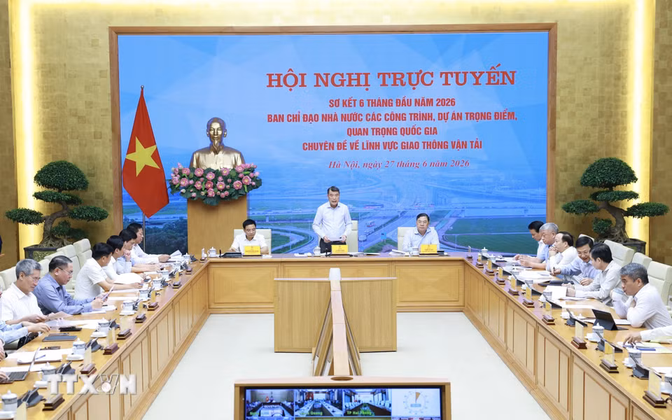 Thủ tướng Lê Minh Hưng chủ trì Hội nghị trực tuyến sơ kết 6 tháng đầu năm 2026 về lĩnh vực giao thông vận tải. (Ảnh: Dương Giang/TTXVN)