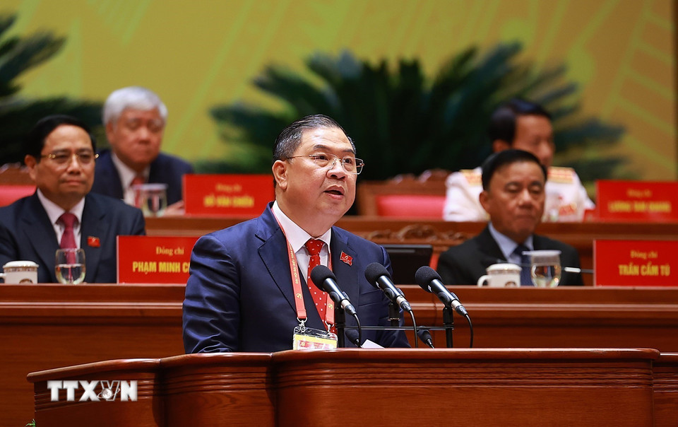 Đồng chí Phạm Gia Túc, Ủy viên Trung ương Đảng, Chánh Văn phòng Trung ương Đảng trình bày dự thảo Chương trình điều chỉnh chương trình Đại hội XIV của Đảng. (Ảnh: TTXVN)