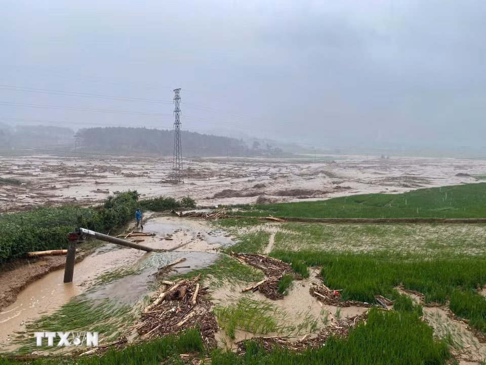 Nhiều hệ thống thông tin viễn thông, điện lực tại xã Mường Than (Lai Châu) mất tín hiệu. (Ảnh: TTXVN phát)