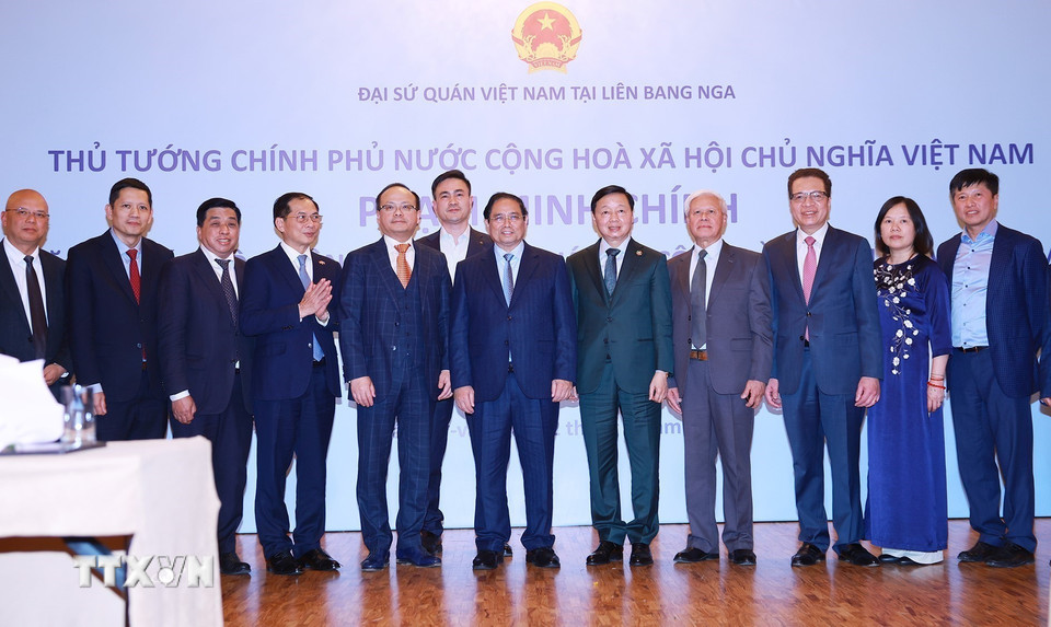 Thủ tướng Phạm Minh Chính với cộng đồng người Việt Nam tại Liên bang Nga. (Ảnh: Dương Giang/TTXVN)