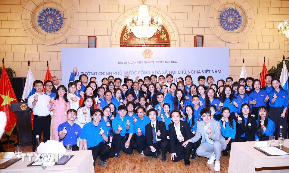Thủ tướng Phạm Minh Chính với thanh niên, sinh viên Việt Nam đang học tập và nghiên cứu tại Liên bang Nga. (Ảnh: Dương Giang/TTXVN)