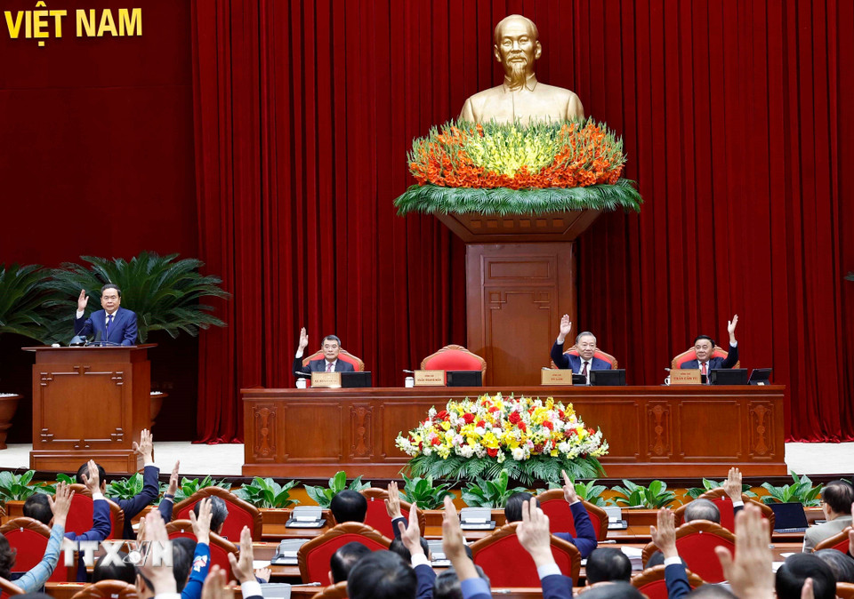 Bet8801234.com cá cược độc quyền Tô Lâm và các đại biểu biểu quyết thông qua Nhà Cái Bet88 Com Đăng Ký Nhận 88k Hội nghị lần thứ hai Ban Chấp hành Trung ương Đảng khóa XIV. (Ảnh: Thống Nhất/TTXVN)