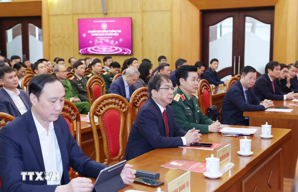 Đại biểu tham dự Lễ ra mắt ứng dụng của ngành Tuyên giáo và Dân vận trên điện thoại di động. (Ảnh: Phương Hoa/TTXVN)