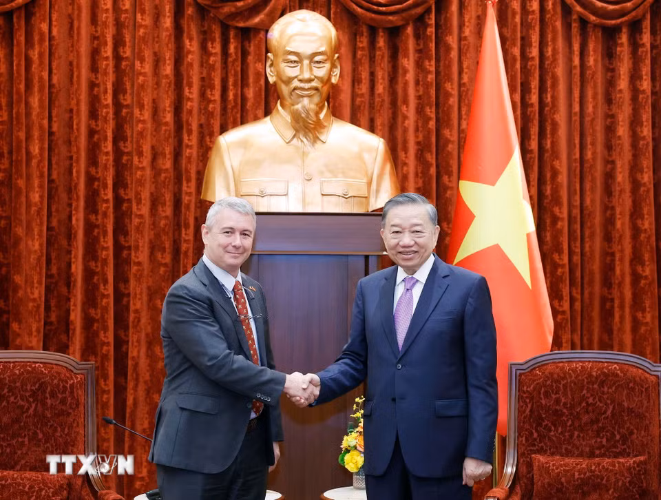 Tổng Bí thư, Chủ tịch nước Tô Lâm tiếp Đại sứ Vương quốc Bỉ Karl Van Den Bossche chào từ biệt kết thúc nhiệm kỳ công tác. (Ảnh: Thống Nhất/TTXVN)