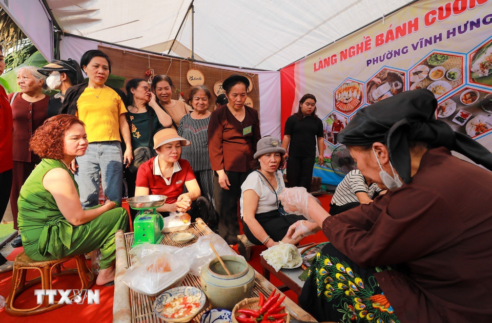 Bánh cuốn Thanh Trì từ lâu được xem là món quà thanh nhã, mang đậm phong vị Hà Nội. (Ảnh: Khánh Hòa/TTXVN)