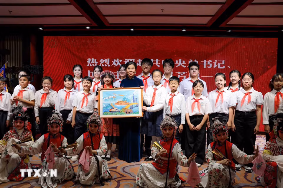 Phu nhân Ngô Phương Ly thăm Trung tâm Tống Khánh Linh- Ảnh 2.