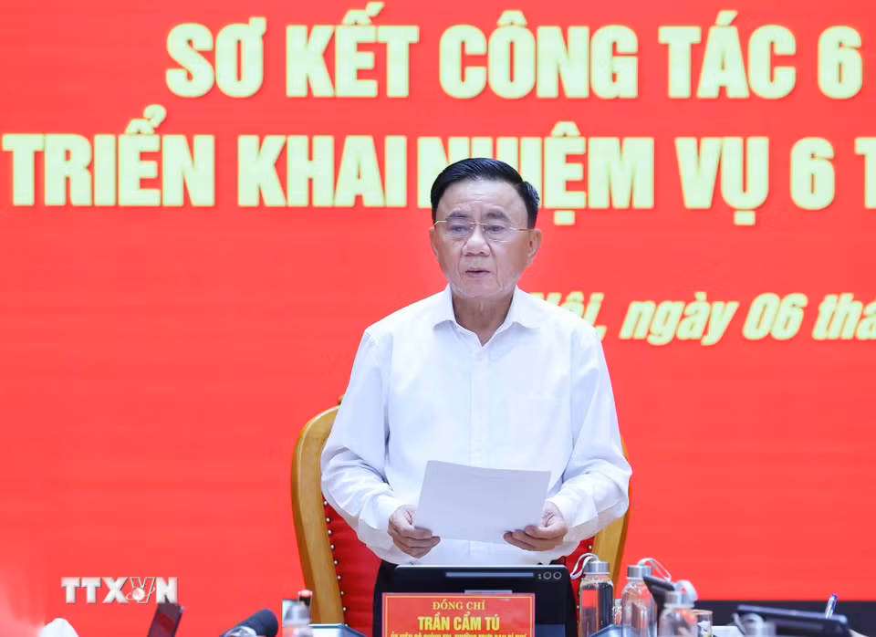 Đồng chí Trần Cẩm Tú, Ủy viên Bộ Chính trị, Thường trực Ban Bí thư, Bí thư Đảng ủy các cơ quan Đảng Trung ương phát biểu chỉ đạo hội nghị. (Ảnh: Phương Hoa/TTXVN)