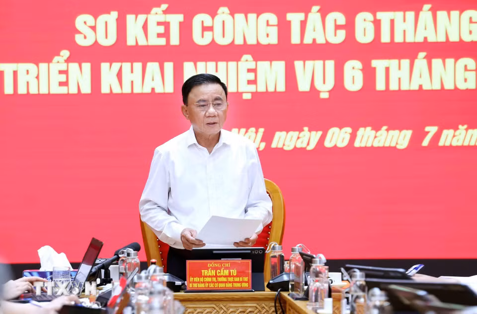 Đồng chí Trần Cẩm Tú, Ủy viên Bộ Chính trị, Thường trực Ban Bí thư, Bí thư Đảng ủy các cơ quan Đảng Trung ương phát biểu chỉ đạo hội nghị. (Ảnh: Phương Hoa/TTXVN)