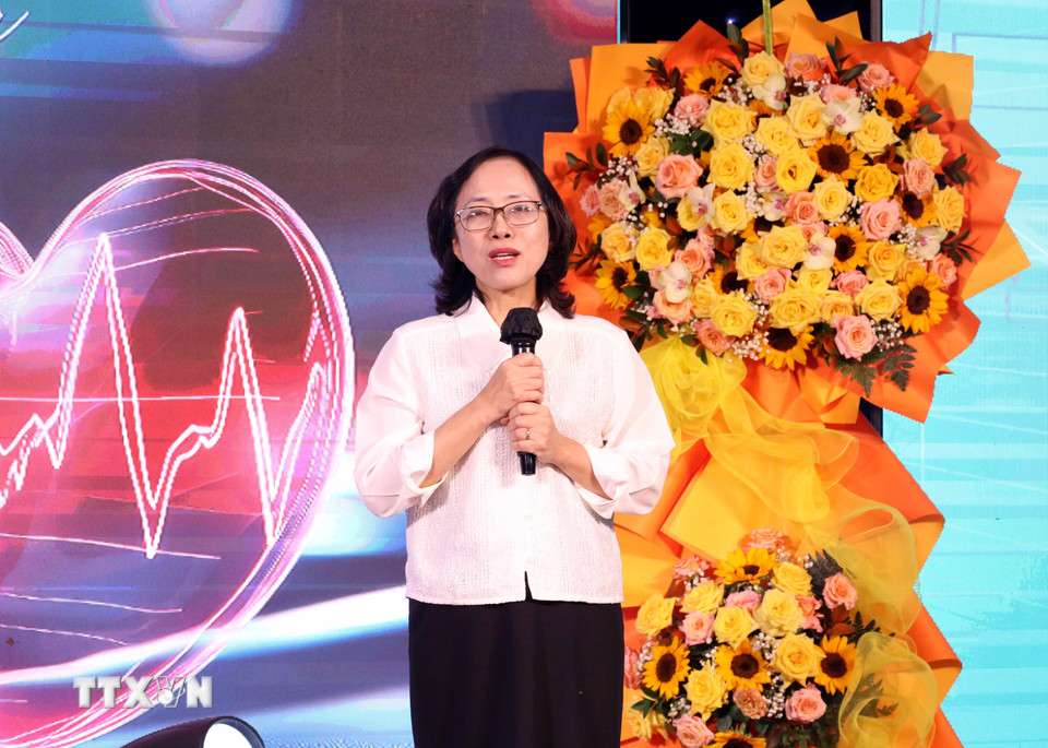 Giám đốc Sở Y tế thành phố Đà Nẵng Trần Thanh Thủy phát biểu chia sẻ tại chương trình Tri ân ngành Y tế thành phố nhân kỷ niệm Ngày Thầy thuốc Việt Nam. (Ảnh: Trần Lê Lâm/TTXVN)