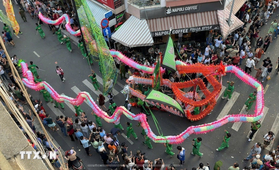 Lễ diễu hành trong ngày hội. (Ảnh: Hữu Duyên/TTXVN)