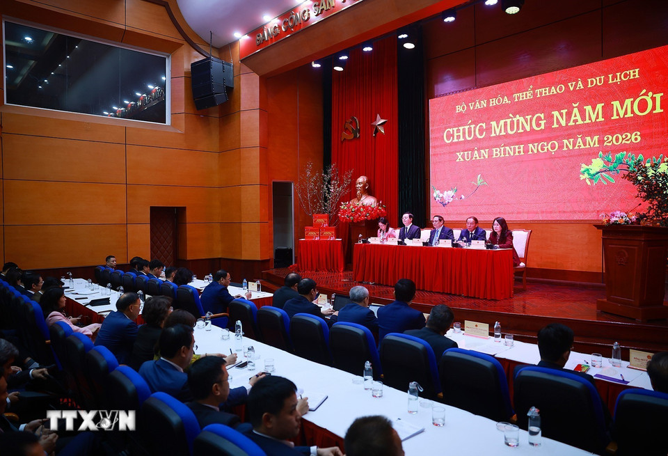 Thủ tướng Phạm Minh Chính làm việc với Bộ Văn hóa, Thể thao và Du lịch. (Ảnh: Dương Giang/TTXVN)