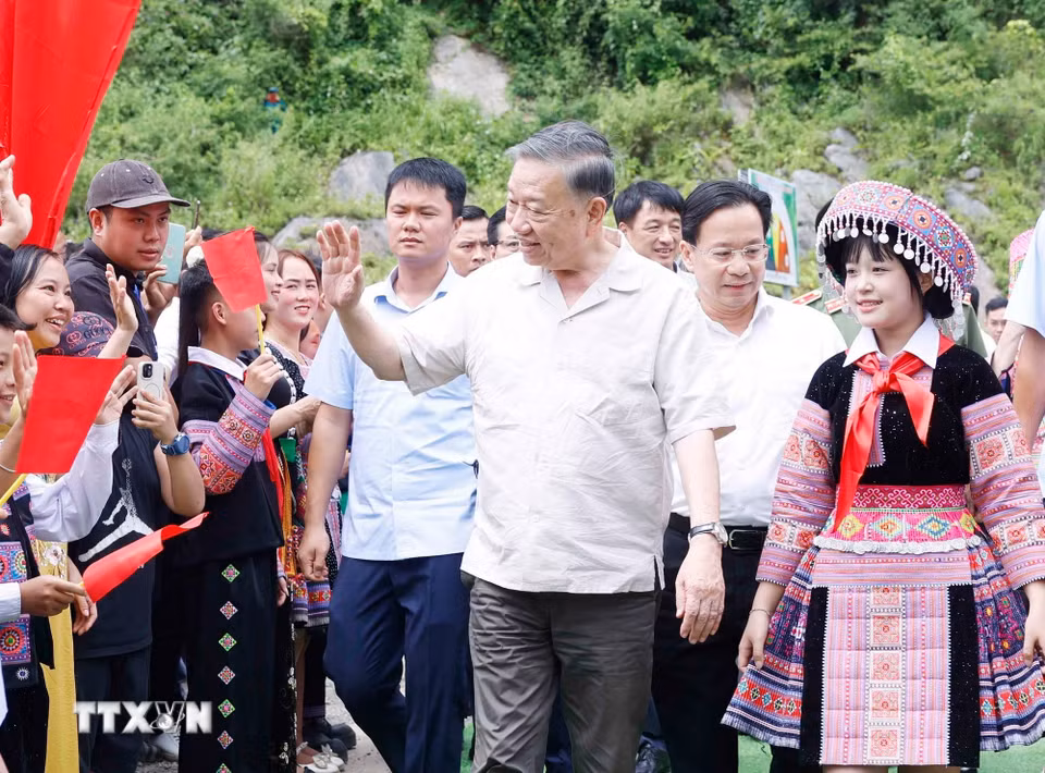 Tổng Bí thư, Chủ tịch nước Tô Lâm dự Ngày hội Toàn dân bảo vệ an ninh Tổ quốc năm 2026 tại bản Lóng Luông, xã Vân Hồ, tỉnh Sơn La. (Ảnh: Thống Nhất/TTXVN)