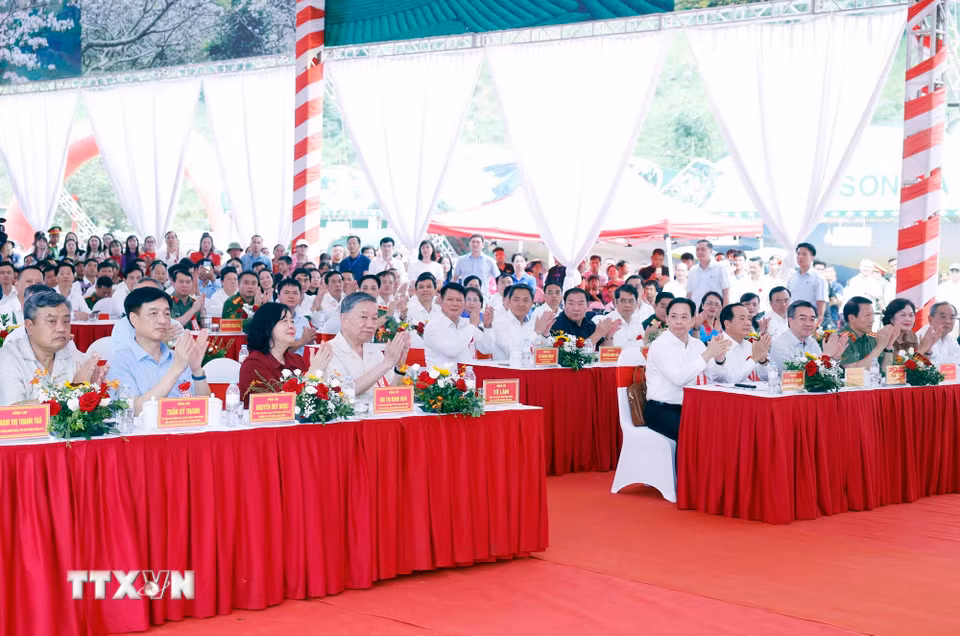 Tổng Bí thư, Chủ tịch nước Tô Lâm và các đại biểu. (Ảnh: Thống Nhất/TTXVN)