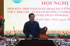 Chủ tịch UBND thành phố Bắc Ninh Nguyễn Mạnh Hiếu phát biểu ý kiến. (Ảnh: Thanh Thương/TTXVN)
