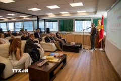 Đại sứ Việt Nam tại Israel phát biểu tại lễ kỷ niệm. (Ảnh: Vũ Hội/TTXVN)