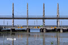 Cống sông Kiên trên địa bàn thành phố Rạch Giá, tỉnh Kiên Giang, kiểm soát mặn phục vụ sản xuất vùng Tứ giác Long Xuyên. (Ảnh: Lê Huy Hải/TTXVN)