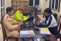 Lái xe đầu kéo tại Cơ quan chức năng.