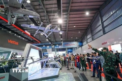 Khu vực trưng bày các thiết bị điện tử của Tập đoàn Công nghiệp-Viễn thông Quân đội (Viettel) tại Triển lãm Quốc phòng Quốc tế Việt Nam 2024. (Ảnh: Khánh Hòa/TTXVN)