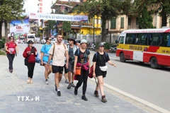 Khách du lịch đến với Sa Pa. (Ảnh: Quốc Khánh/TTXVN)