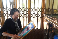 Bà là Huỳnh Thị Minh Tuyết (sinh năm 1942, ngụ tại thị xã Phước Long, Bình Phước), nguyên nữ Đội trưởng Đội biệt động Bà Rá trong cuộc kháng chiến chống Mỹ. (Ảnh: K GỬIH/TTXVN)