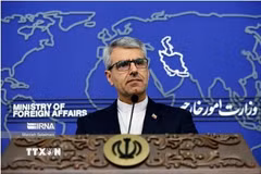 Người phát ngôn Bộ Ngoại giao Iran Esmaeil Baqaei phát biểu họp báo tại Tehran. (Ảnh: IRNA/TTXVN)