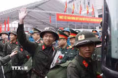 Lễ giao, nhận quân năm 2024 của thành phố Hà Nội. (Ảnh: Văn Điệp/TTXVN)
