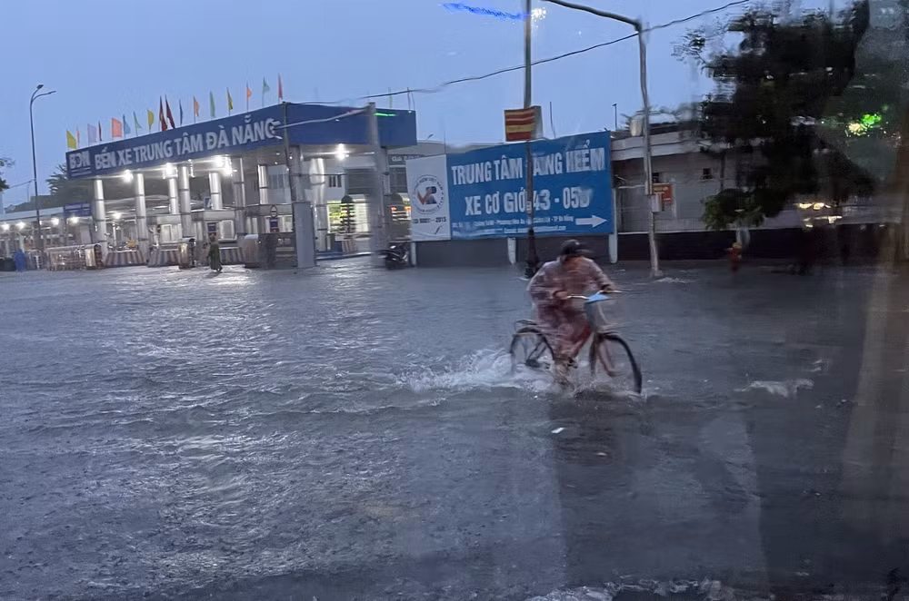 Mưa lũ tại khu vực miền Trung diễn biến phức tạp trong 7 ngày tới ảnh 1