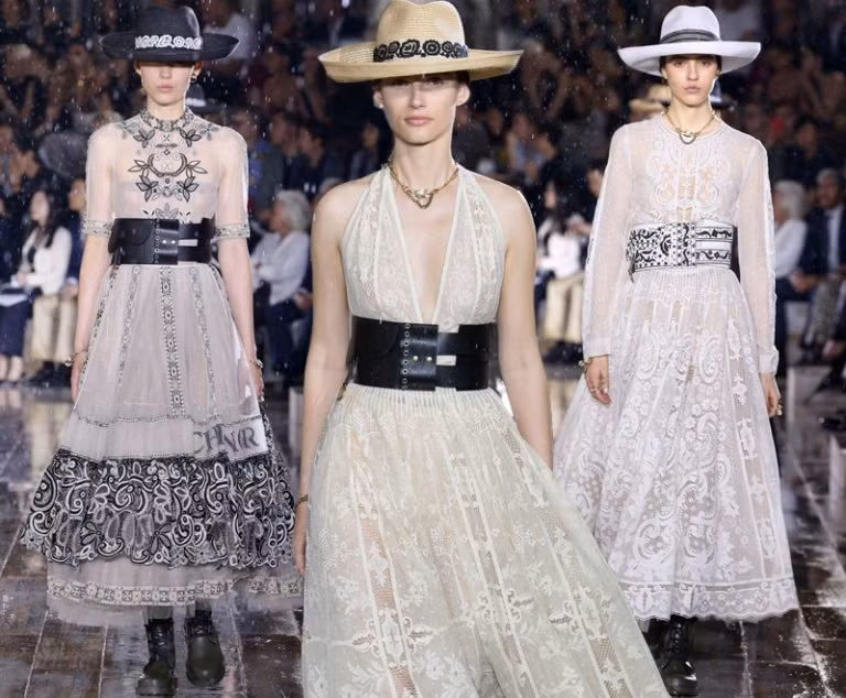 Dior Cruise 2019 - Những nàng thơ Mexico bay bổng ảnh 2