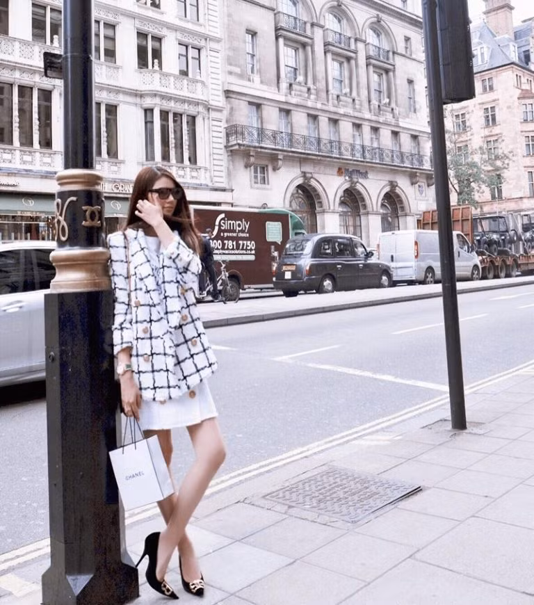 Kỳ Duyên, Mỹ Linh và Hương Giang đọ street style ngập tràn hàng hiệu ảnh 6