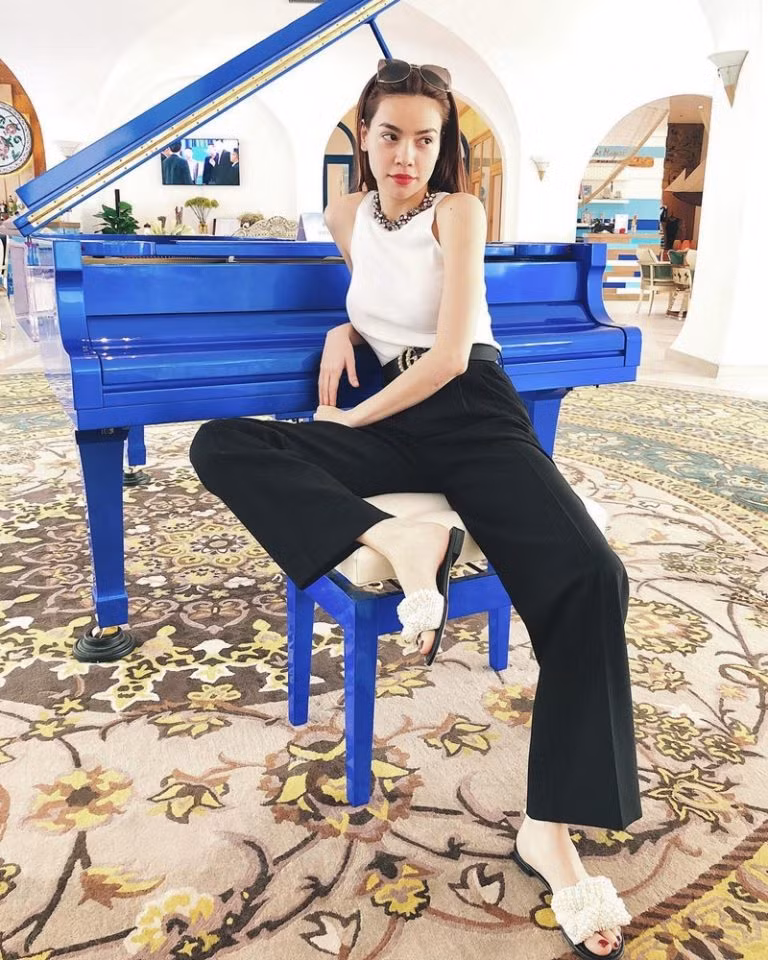 Kỳ Duyên, Mỹ Linh và Hương Giang đọ street style ngập tràn hàng hiệu ảnh 7