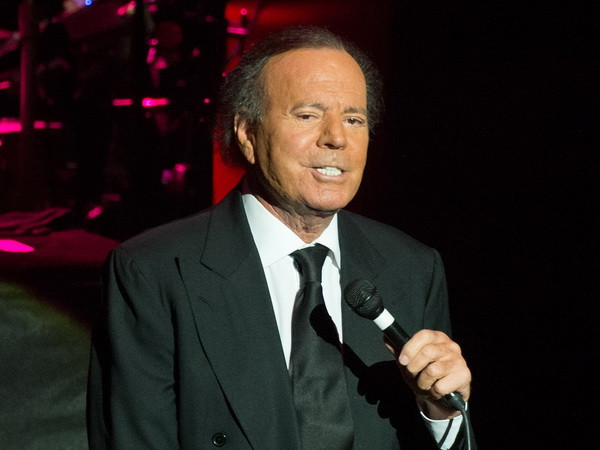 Julio Iglesias trở lại với album mới mang phong cách Mexico | Vietnam+  (VietnamPlus)