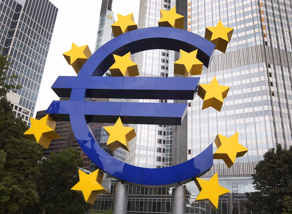 EC hạ dự báo tăng trưởng kinh tế Eurozone do khủng hoảng Ukraine ảnh 1