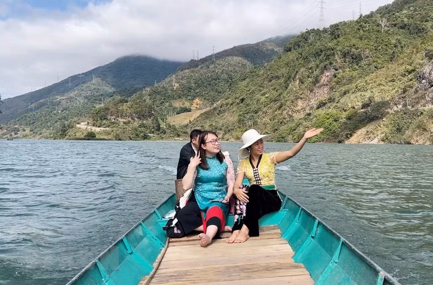 Đền thờ Vua Lê Lợi - Điểm đến hấp dẫn du khách ngày đầu xuân ảnh 2