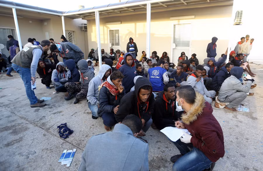 Hải quân Libya giải cứu hàng trăm người di cư bất hợp pháp ảnh 1