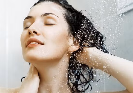 5 điều cần ghi nhớ để giữ mái tóc xoăn thật đẹp trong mùa Đông ảnh 2