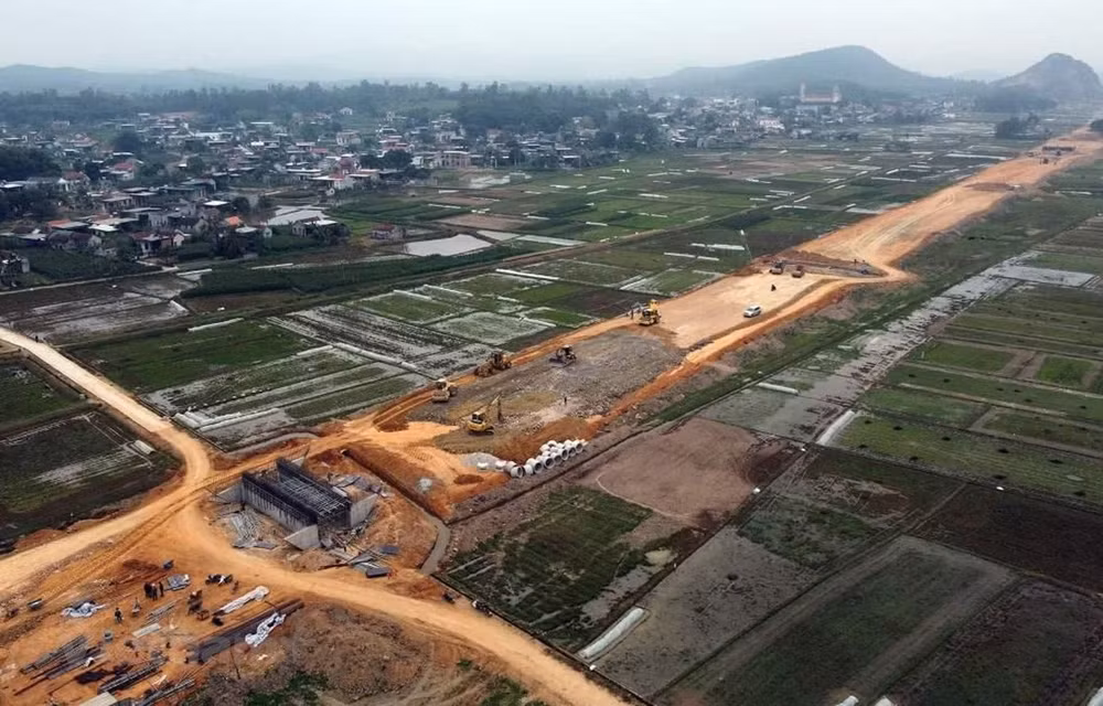 Hé lộ nguyên nhân ban đầu 2 công nhân tử vong do sập cống hộp cao tốc ảnh 1