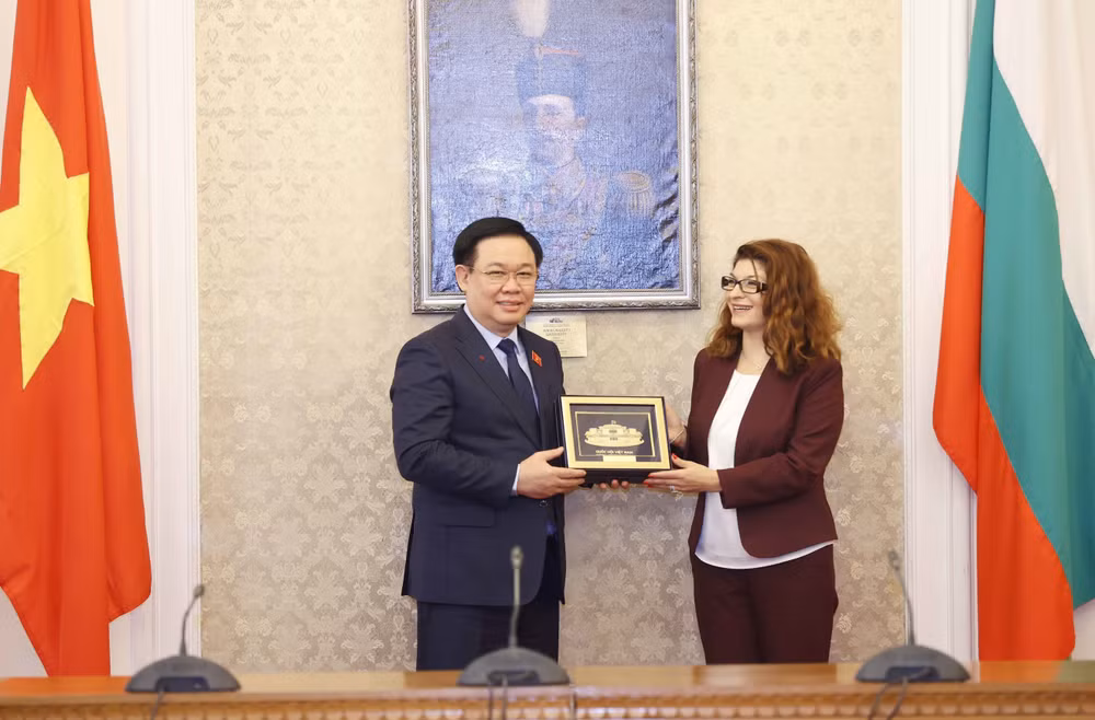 Chủ tịch Quốc hội tiếp Chủ tịch Nhóm Nghị sỹ của đảng Gerb-UDF ảnh 1